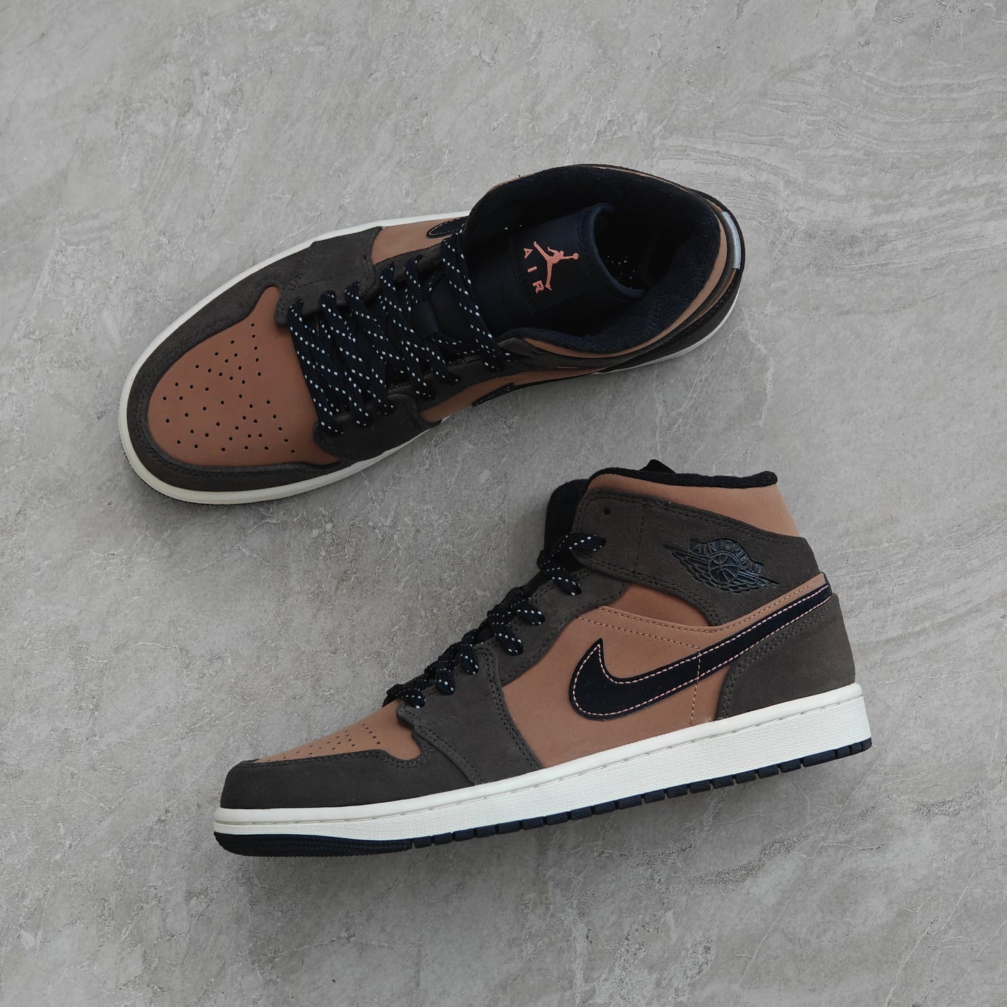 Jordan 1 Mid SE Dark Chocolate