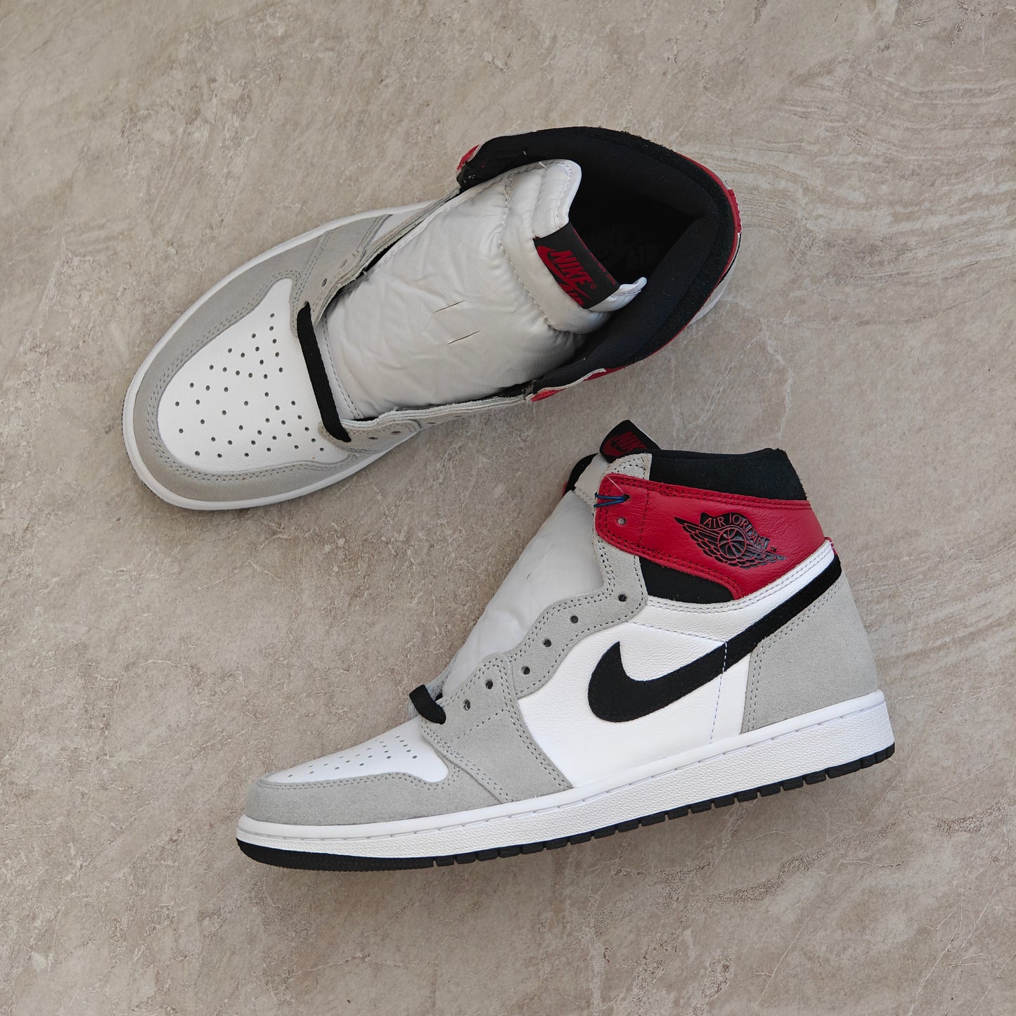 Jordan 1 Retro High Light Smoke Grey